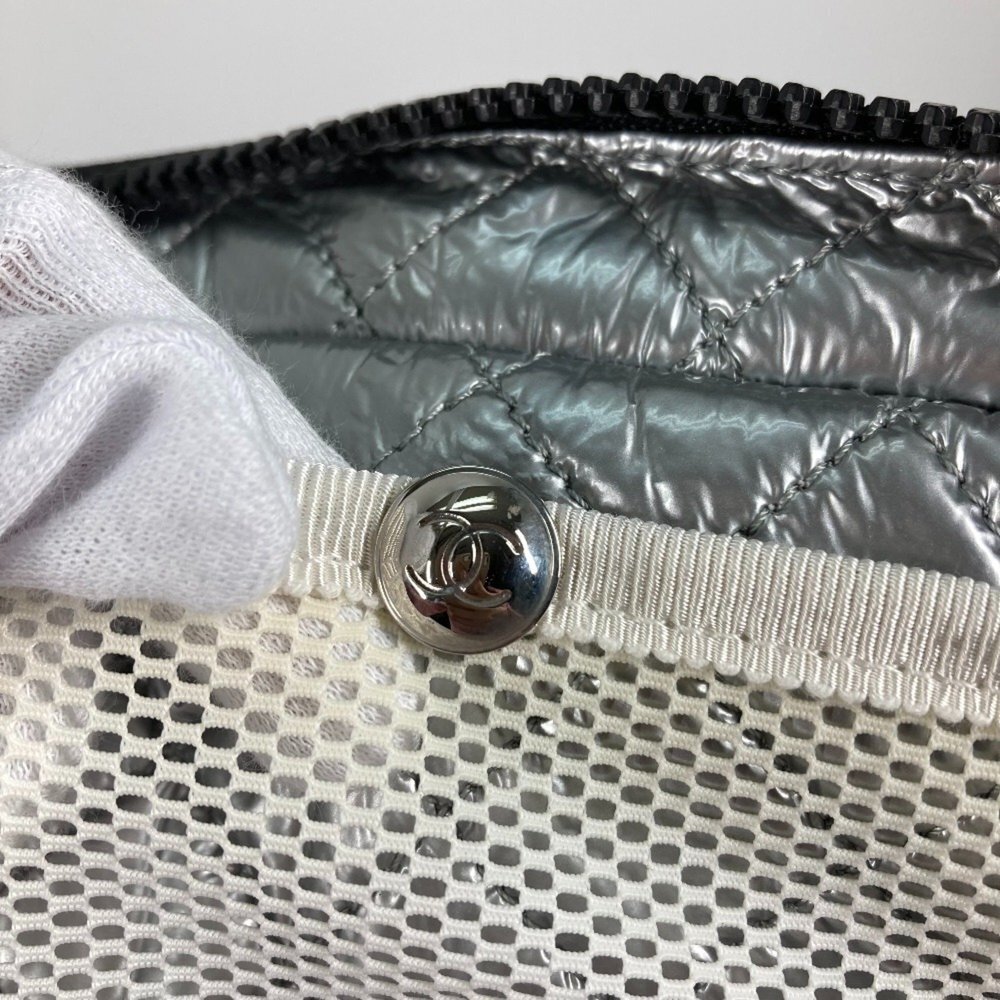 CHANEL White Shoulder Bag - Picture 10 of 16